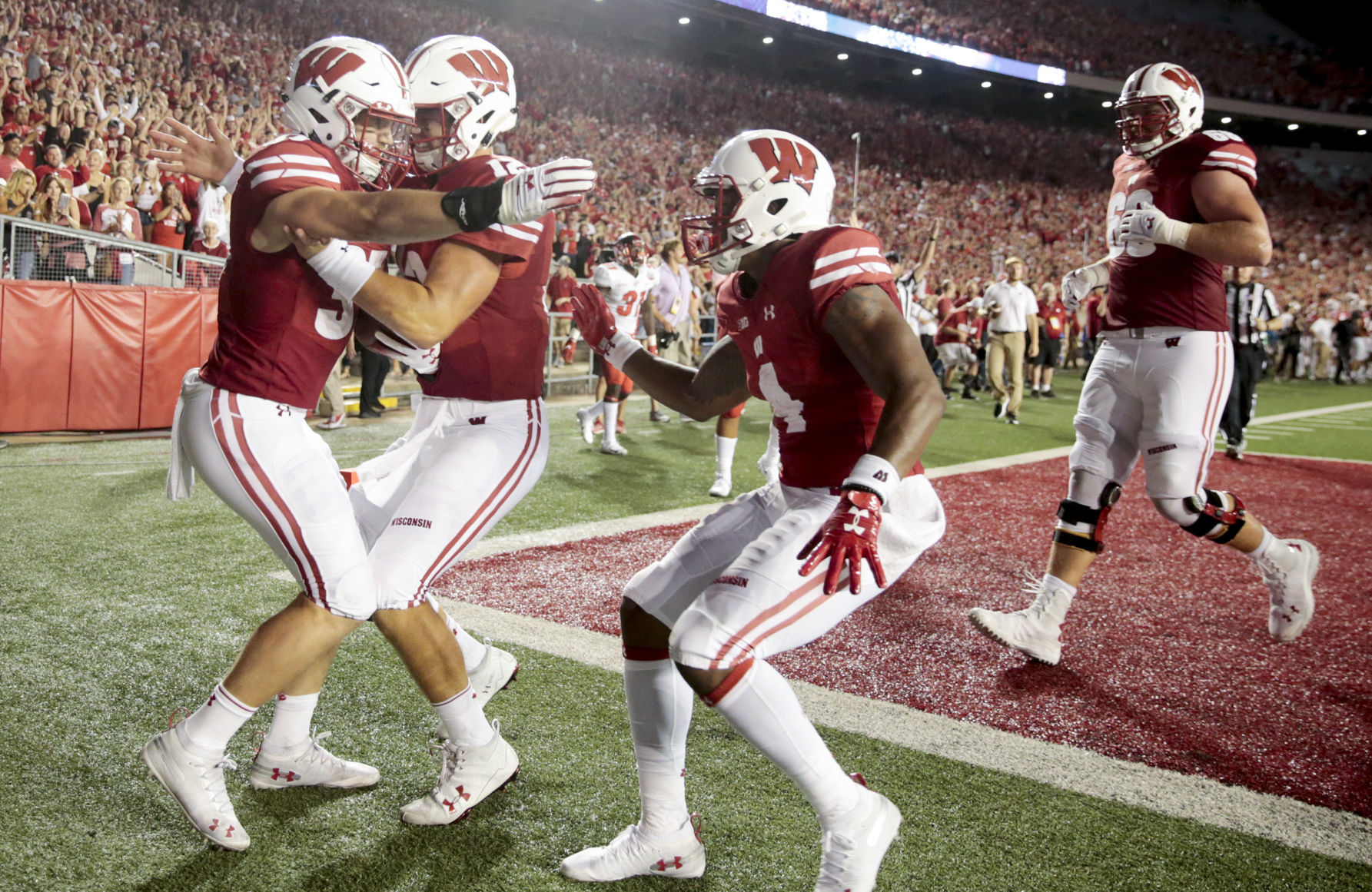 Wisconsin Badgers 34, Western Kentucky Hilltoppers 3